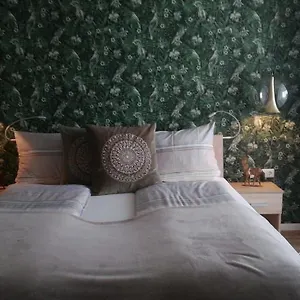 Maurers Schlierseetraum 1 Hochwertige Erdgeschosswohnung Mit Allen Raffinessen Erfreut Sich Auch Urlauber Idealerweise Für Paar Mit Kindern Geeignet Und Vierbeiner Dank Des Tollen Zauns Auf Der Terrasse Stylisch Und Edel Von Der Ausstattung Mit 64 Qm Apartment