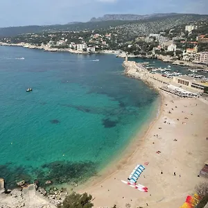 https://cassis-centre-superbe-appartement-neuf-50m-port.fr-provencehotel.com